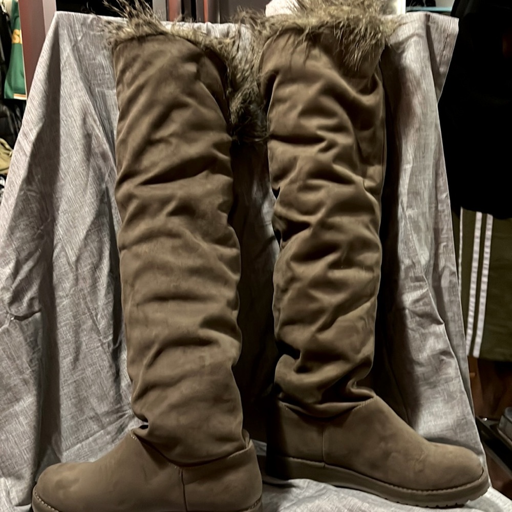 Aldo boots in suede. Soft brown brand new